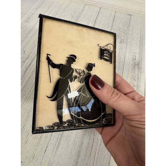 Vintage Pair of Victorian Convex Reverse Painted Bubble Glass Framed Silhouettes - Picture 9 of 14